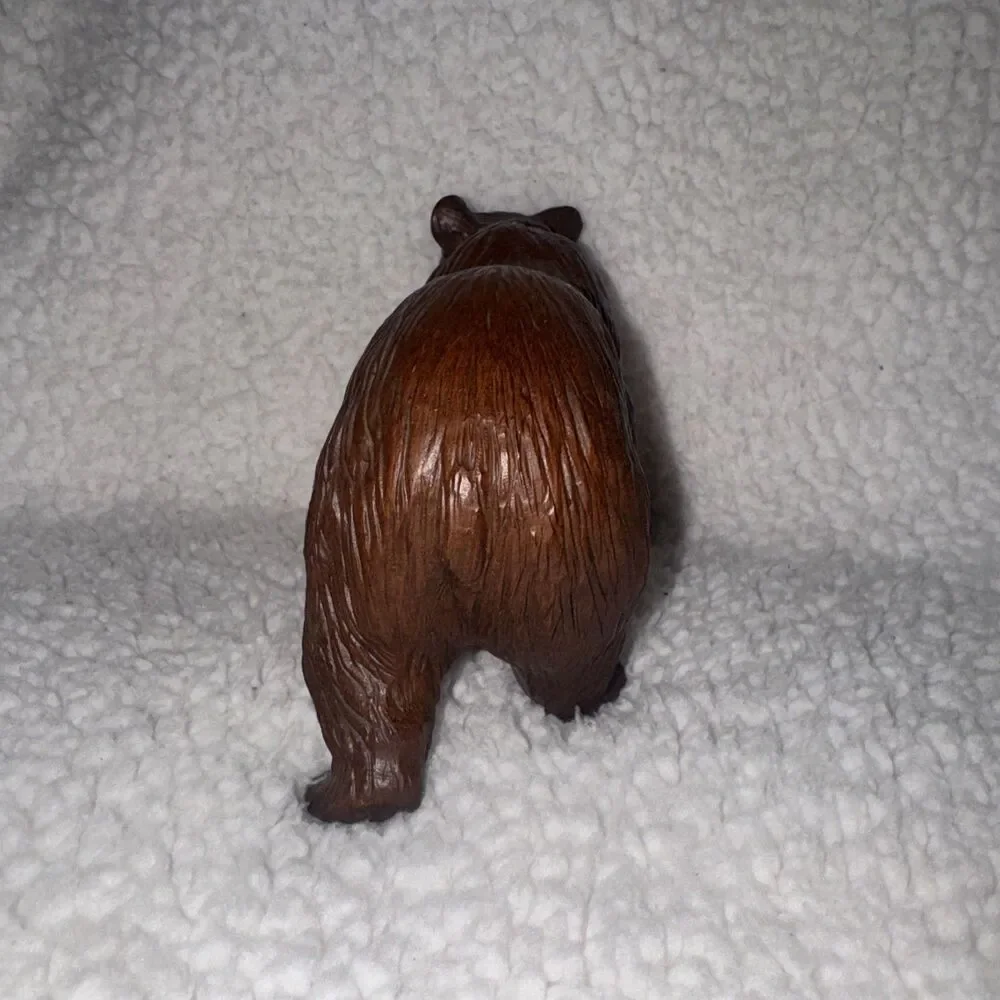 Vintage Red Mill Mfg Carved Brown Grizzly Bear Figurine Pecan Resin 1987